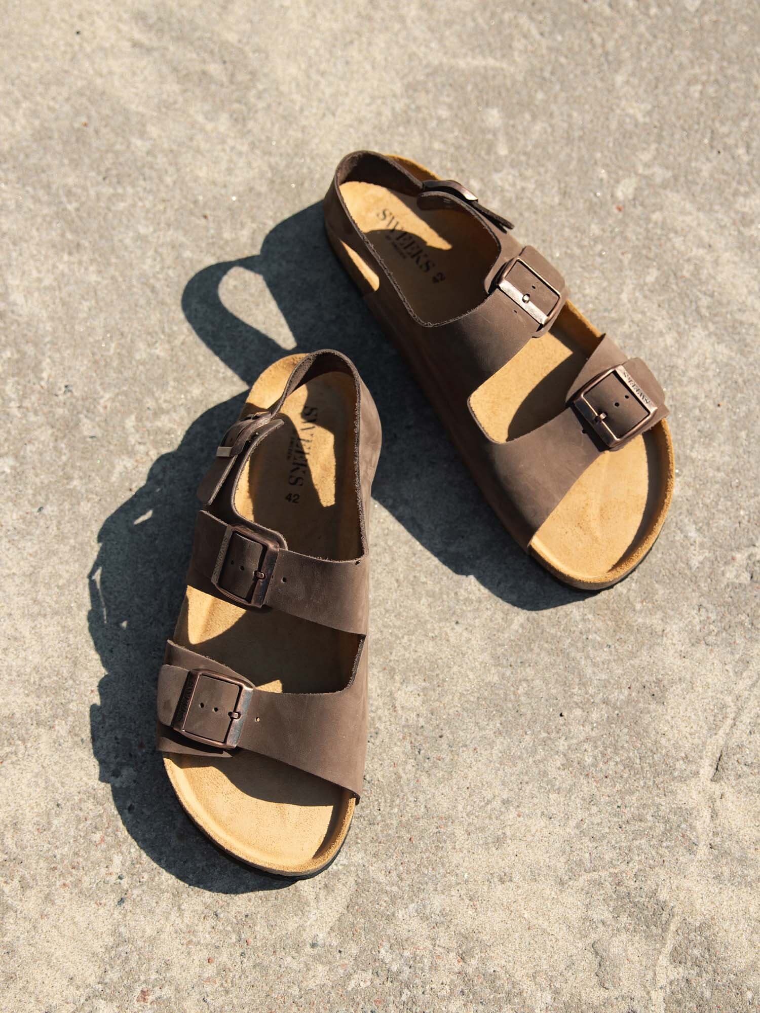 https://instore.scorett.se/pub_docs/files/scorett_shoes-and-trends__stranden_2025_02.jpg