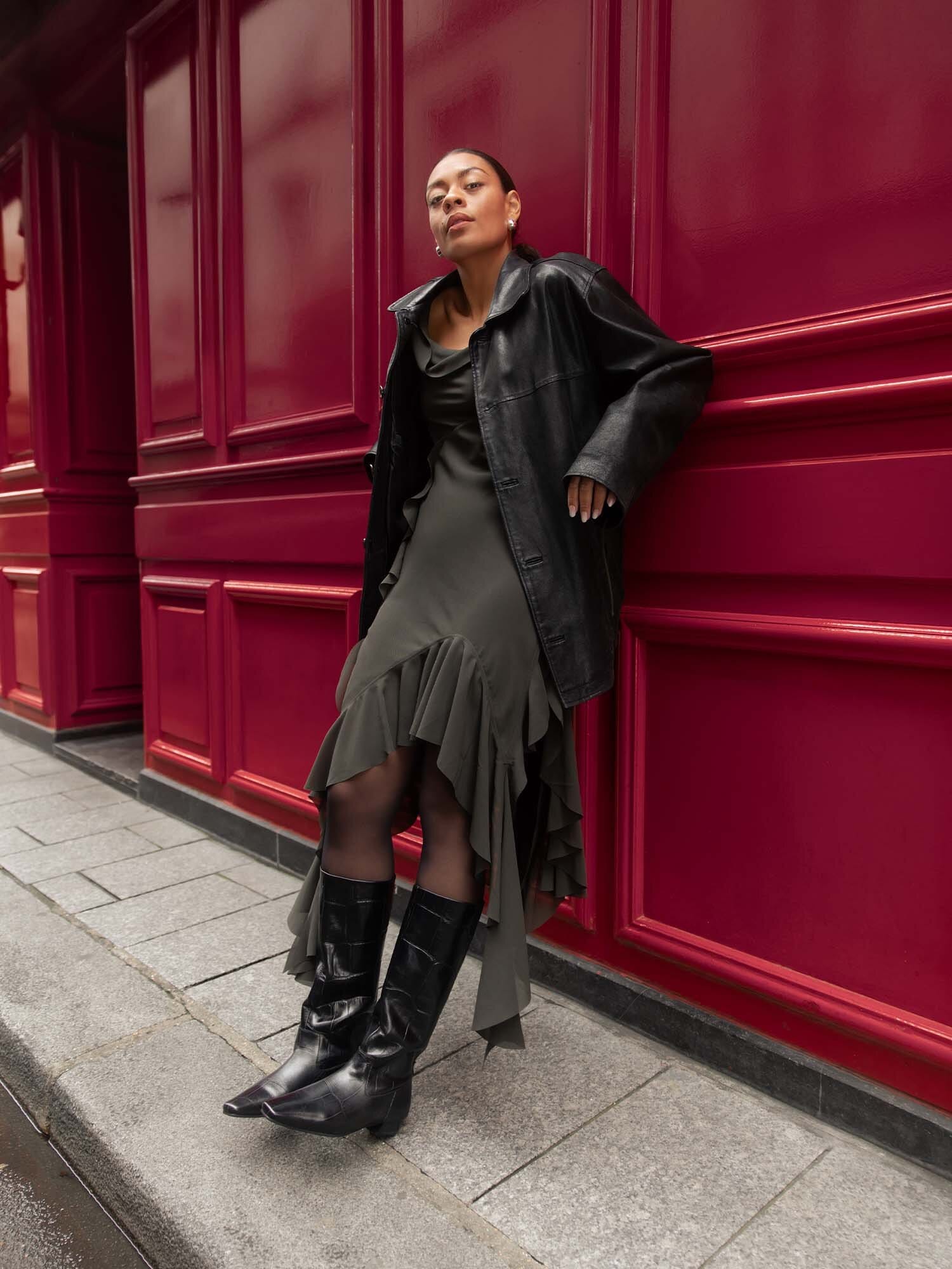 https://instore.scorett.se/pub_docs/files/scorett_shoes-and-trends_ayta_b_stovlar_aw25_02.jpg