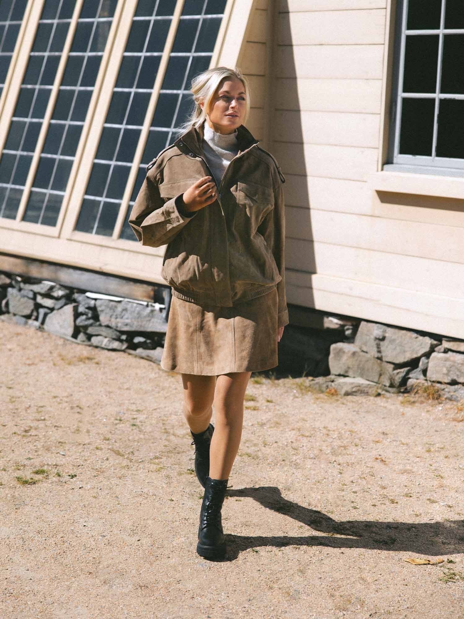 https://instore.scorett.se/pub_docs/files/scorett_shoes-and-trends_dasia_aw25_09.jpg