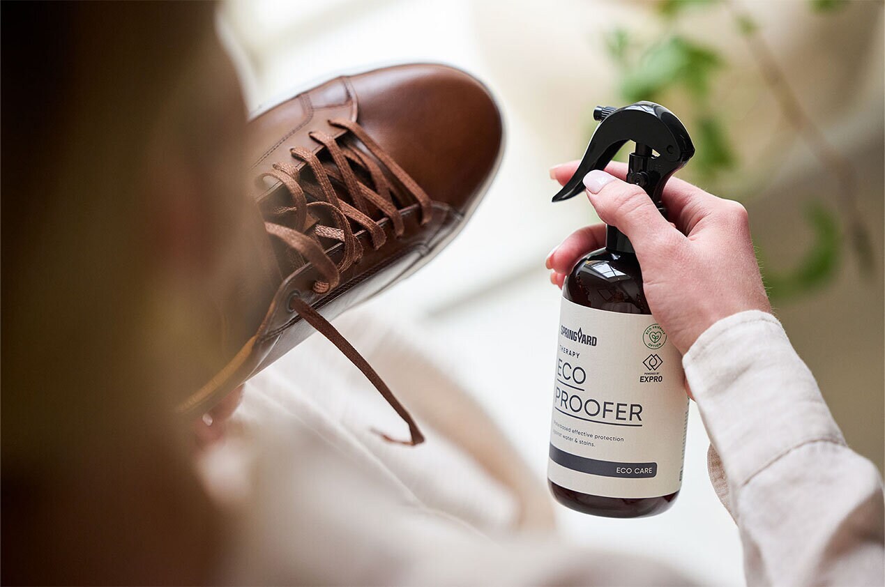 https://instore.scorett.se/pub_docs/files/scorett_shoes-and-trends_laderskor_2025_04.jpg