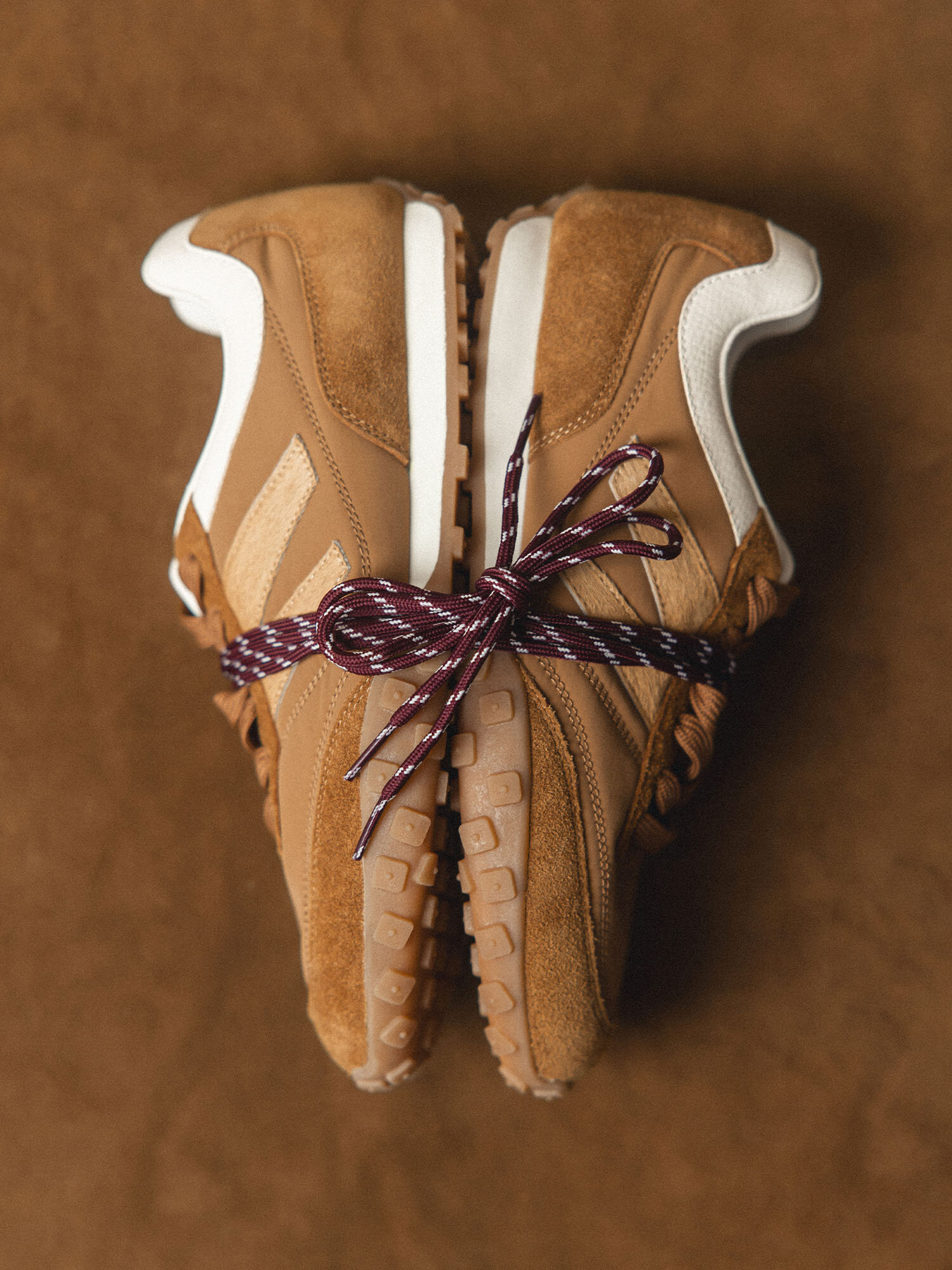 https://instore.scorett.se/pub_docs/files/scorett_shoes-and-trends_sneakers_aw25_06.jpg