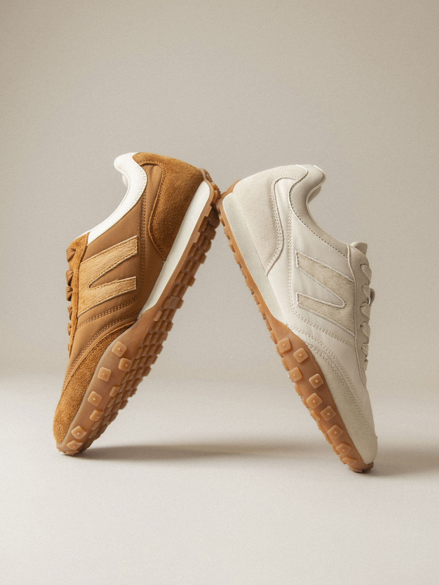 https://instore.scorett.se/pub_docs/files/scorett_shoes-and-trends_sneakers_aw25_07.jpg