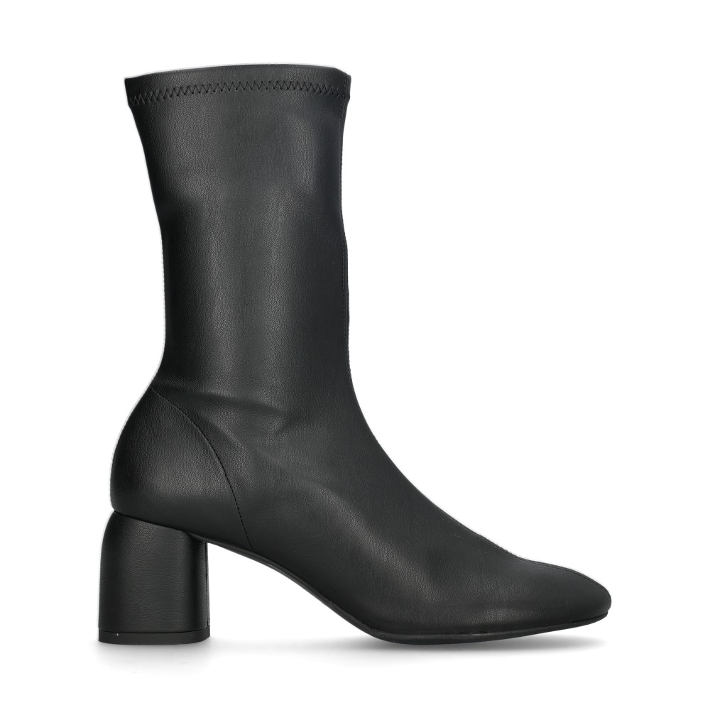 Craven Stretch Boots
